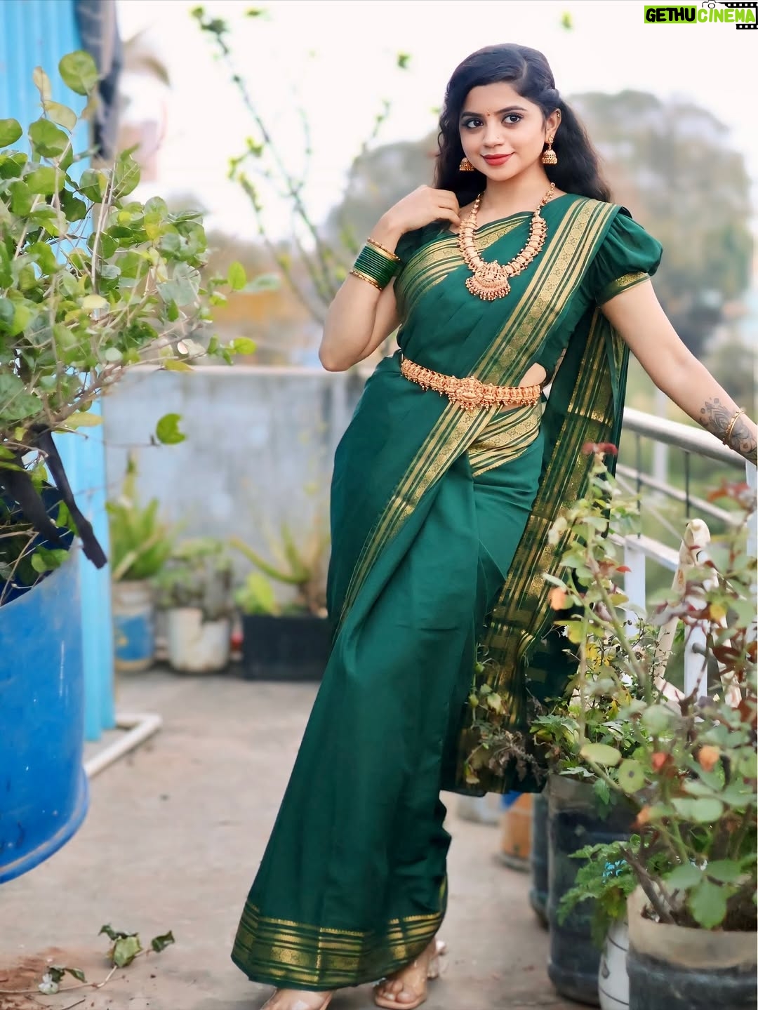 nethra gowdaa - 14.2K Likes - 🫠❤️

Saree: @clothina_.21