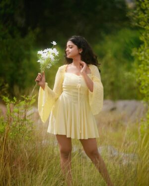 nethra gowdaa Instagram - Vibes speaks louder 🌼

Captured by: @clicksbyatanu ✨