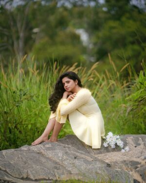 nethra gowdaa Instagram - Vibes speaks louder 🌼

Captured by: @clicksbyatanu ✨