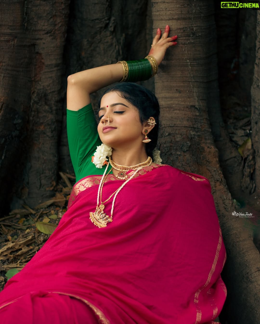 nethra gowdaa - 15.1K Likes - ನೀ ನಗಲು ಹೂ ಬಿರಿದಂತೆ 🪷🙈♥️

Click📸: @joshi___photography____ 
In frame: @nethra_gowdaa 
.
.
..#instagram #reelsinstagram #reelit #fyp #bhfyp#vintageshots#udupiphotographer
#trending #trendingreels #trendingsongs
#trendingaudio #trendingnow #aesthetics
#aestheticreels #aestheticedits #traditional
#saree#bharatanatyamphotography#keralaphotographers#kannurphotographers#themesphotography
#indiantrasitionalwear#bengaluruphotographers#explore#trendingpost#lightroom#joshiphotography#reelsviral#trendingreels