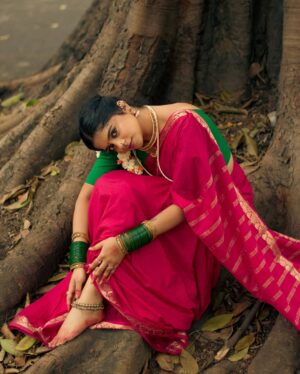 nethra gowdaa Instagram - ನೀ ನಗಲು ಹೂ ಬಿರಿದಂತೆ 🪷🙈♥️

Click📸: @joshi___photography____ 
In frame: @nethra_gowdaa 
.
.
..#instagram #reelsinstagram #reelit #fyp #bhfyp#vintageshots#udupiphotographer
#trending #trendingreels #trendingsongs
#trendingaudio #trendingnow #aesthetics
#aestheticreels #aestheticedits #traditional
#saree#bharatanatyamphotography#keralaphotographers#kannurphotographers#themesphotography
#indiantrasitionalwear#bengaluruphotographers#explore#trendingpost#lightroom#joshiphotography#reelsviral#trendingreels