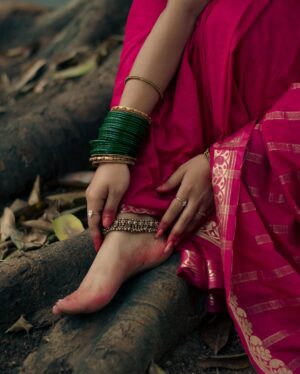 nethra gowdaa Instagram - ನೀ ನಗಲು ಹೂ ಬಿರಿದಂತೆ 🪷🙈♥️

Click📸: @joshi___photography____ 
In frame: @nethra_gowdaa 
.
.
..#instagram #reelsinstagram #reelit #fyp #bhfyp#vintageshots#udupiphotographer
#trending #trendingreels #trendingsongs
#trendingaudio #trendingnow #aesthetics
#aestheticreels #aestheticedits #traditional
#saree#bharatanatyamphotography#keralaphotographers#kannurphotographers#themesphotography
#indiantrasitionalwear#bengaluruphotographers#explore#trendingpost#lightroom#joshiphotography#reelsviral#trendingreels
