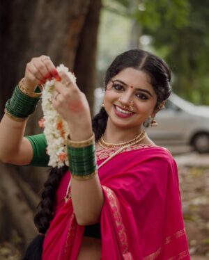 nethra gowdaa Instagram - ನೀ ನಗಲು ಹೂ ಬಿರಿದಂತೆ 🪷🙈♥️

Click📸: @joshi___photography____ 
In frame: @nethra_gowdaa 
.
.
..#instagram #reelsinstagram #reelit #fyp #bhfyp#vintageshots#udupiphotographer
#trending #trendingreels #trendingsongs
#trendingaudio #trendingnow #aesthetics
#aestheticreels #aestheticedits #traditional
#saree#bharatanatyamphotography#keralaphotographers#kannurphotographers#themesphotography
#indiantrasitionalwear#bengaluruphotographers#explore#trendingpost#lightroom#joshiphotography#reelsviral#trendingreels