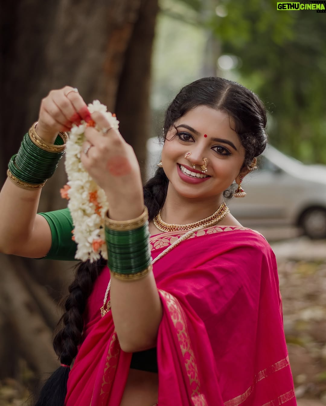 nethra gowdaa - 15.1K Likes - ನೀ ನಗಲು ಹೂ ಬಿರಿದಂತೆ 🪷🙈♥️

Click📸: @joshi___photography____ 
In frame: @nethra_gowdaa 
.
.
..#instagram #reelsinstagram #reelit #fyp #bhfyp#vintageshots#udupiphotographer
#trending #trendingreels #trendingsongs
#trendingaudio #trendingnow #aesthetics
#aestheticreels #aestheticedits #traditional
#saree#bharatanatyamphotography#keralaphotographers#kannurphotographers#themesphotography
#indiantrasitionalwear#bengaluruphotographers#explore#trendingpost#lightroom#joshiphotography#reelsviral#trendingreels