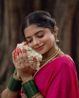 nethra gowdaa Instagram - ನೀ ನಗಲು ಹೂ ಬಿರಿದಂತೆ 🪷🙈♥️

Click📸: @joshi___photography____ 
In frame: @nethra_gowdaa 
.
.
..#instagram #reelsinstagram #reelit #fyp #bhfyp#vintageshots#udupiphotographer
#trending #trendingreels #trendingsongs
#trendingaudio #trendingnow #aesthetics
#aestheticreels #aestheticedits #traditional
#saree#bharatanatyamphotography#keralaphotographers#kannurphotographers#themesphotography
#indiantrasitionalwear#bengaluruphotographers#explore#trendingpost#lightroom#joshiphotography#reelsviral#trendingreels