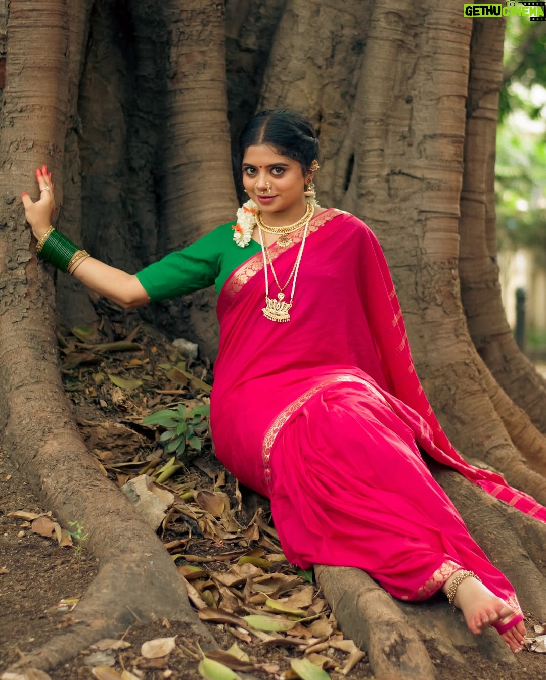 nethra gowdaa - 15.1K Likes - ನೀ ನಗಲು ಹೂ ಬಿರಿದಂತೆ 🪷🙈♥️

Click📸: @joshi___photography____ 
In frame: @nethra_gowdaa 
.
.
..#instagram #reelsinstagram #reelit #fyp #bhfyp#vintageshots#udupiphotographer
#trending #trendingreels #trendingsongs
#trendingaudio #trendingnow #aesthetics
#aestheticreels #aestheticedits #traditional
#saree#bharatanatyamphotography#keralaphotographers#kannurphotographers#themesphotography
#indiantrasitionalwear#bengaluruphotographers#explore#trendingpost#lightroom#joshiphotography#reelsviral#trendingreels