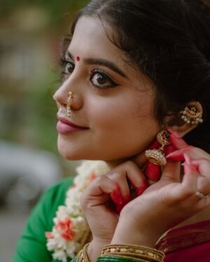 nethra gowdaa Instagram - ನೀ ನಗಲು ಹೂ ಬಿರಿದಂತೆ 🪷🙈♥️

Click📸: @joshi___photography____ 
In frame: @nethra_gowdaa 
.
.
..#instagram #reelsinstagram #reelit #fyp #bhfyp#vintageshots#udupiphotographer
#trending #trendingreels #trendingsongs
#trendingaudio #trendingnow #aesthetics
#aestheticreels #aestheticedits #traditional
#saree#bharatanatyamphotography#keralaphotographers#kannurphotographers#themesphotography
#indiantrasitionalwear#bengaluruphotographers#explore#trendingpost#lightroom#joshiphotography#reelsviral#trendingreels