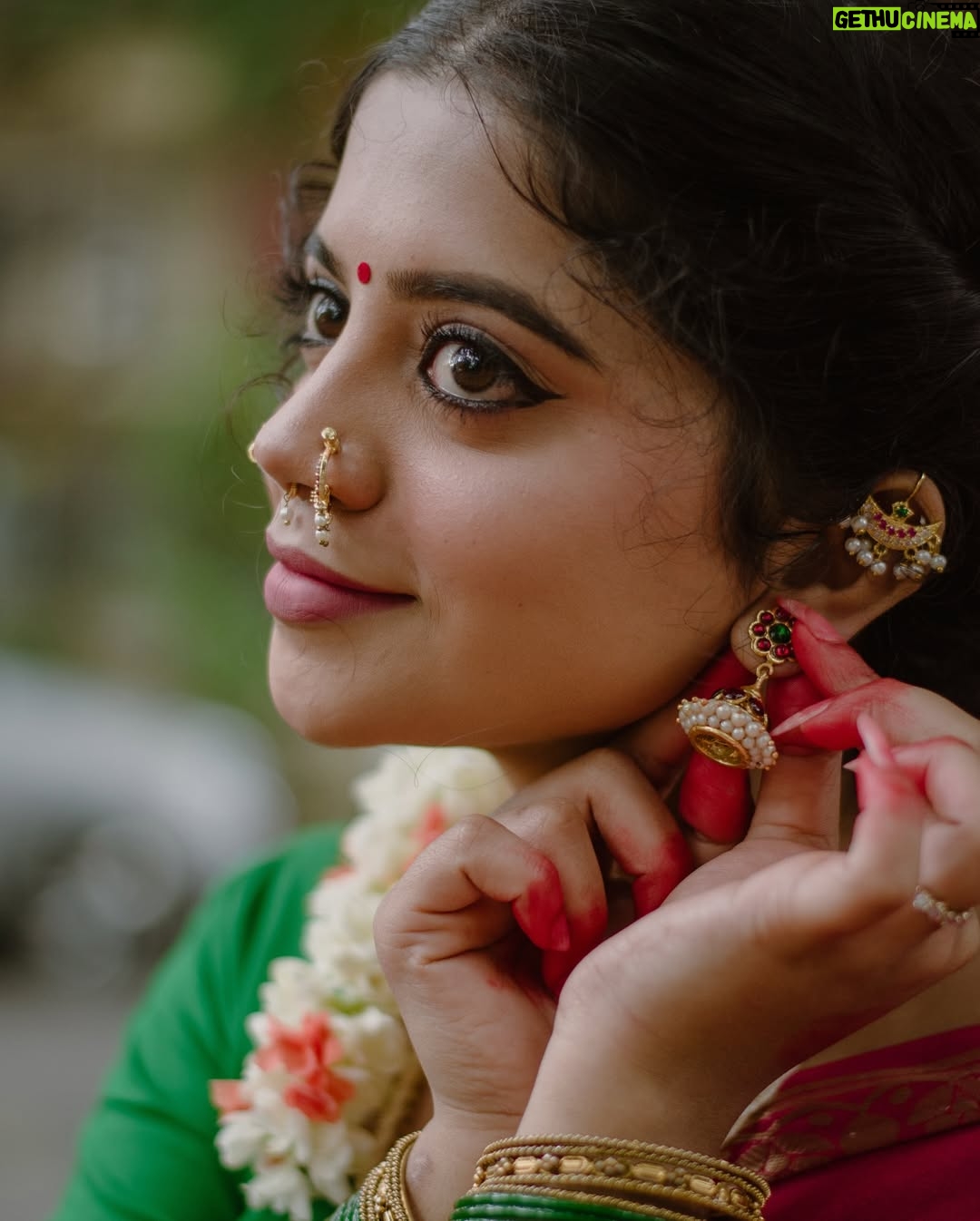 nethra gowdaa - 15.1K Likes - ನೀ ನಗಲು ಹೂ ಬಿರಿದಂತೆ 🪷🙈♥️

Click📸: @joshi___photography____ 
In frame: @nethra_gowdaa 
.
.
..#instagram #reelsinstagram #reelit #fyp #bhfyp#vintageshots#udupiphotographer
#trending #trendingreels #trendingsongs
#trendingaudio #trendingnow #aesthetics
#aestheticreels #aestheticedits #traditional
#saree#bharatanatyamphotography#keralaphotographers#kannurphotographers#themesphotography
#indiantrasitionalwear#bengaluruphotographers#explore#trendingpost#lightroom#joshiphotography#reelsviral#trendingreels