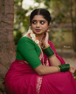 nethra gowdaa Instagram - ನೀ ನಗಲು ಹೂ ಬಿರಿದಂತೆ 🪷🙈♥️

Click📸: @joshi___photography____ 
In frame: @nethra_gowdaa 
.
.
..#instagram #reelsinstagram #reelit #fyp #bhfyp#vintageshots#udupiphotographer
#trending #trendingreels #trendingsongs
#trendingaudio #trendingnow #aesthetics
#aestheticreels #aestheticedits #traditional
#saree#bharatanatyamphotography#keralaphotographers#kannurphotographers#themesphotography
#indiantrasitionalwear#bengaluruphotographers#explore#trendingpost#lightroom#joshiphotography#reelsviral#trendingreels