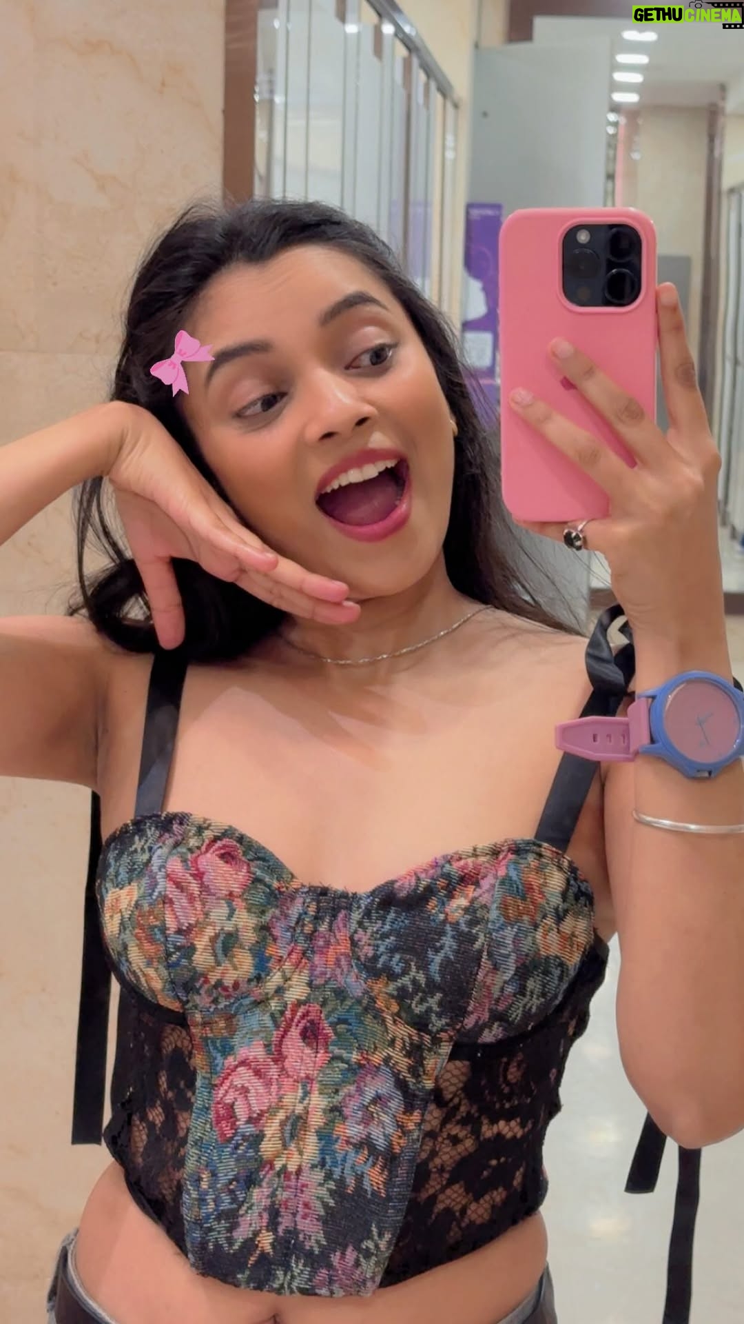 nishtha kesarwani - 54.2K Likes - Ye koi umar hai Shaadi karne ki🤷🏻‍♀️