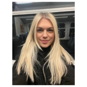 İpek Erdem Instagram - “Moonlight and love songs, never out of date”
#london