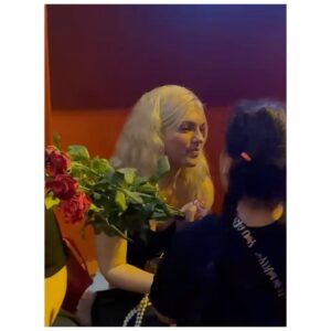 İpek Erdem Instagram - 🌹 gibi bir hafta

#beyoğlu #çatı #müzik #aşk #meşk #arkadaş #gül #konser #landofsassion #canömeruygan #jommyjai #raimpaksoy #hakanmortaş #aquadrum #dolunay #merkürretrosu #sekizkapısı #aile #yolculuk