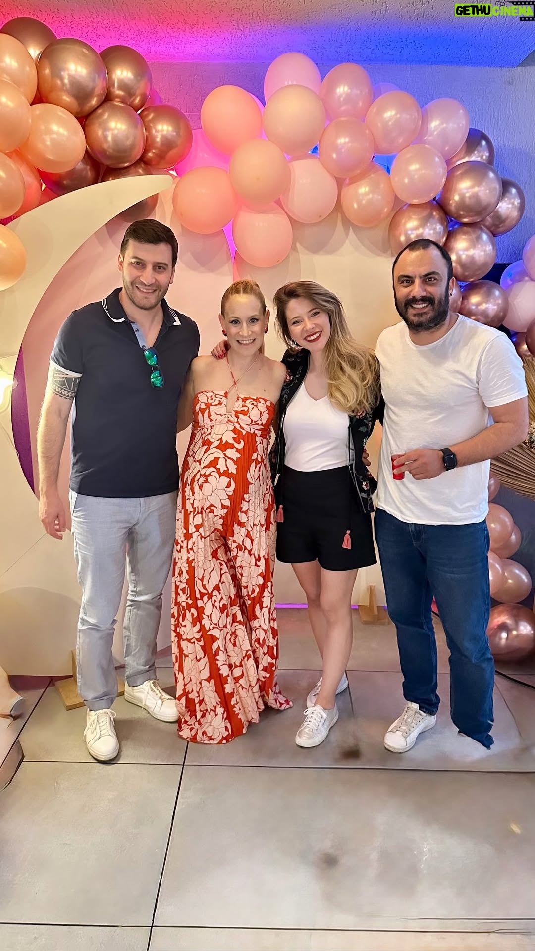 İpek Yaylacıoğlu - 1.6K Likes - Aa bak biz dediğin arkadaşına gönder 🦄🧑‍🧑‍🧒‍🧒
#unicornfamily 
#unicornaile