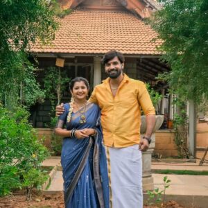 prathima thakur Instagram - ಶೂಟಿಂಗ್ ಗ್ಯಾಪಲ್ಲಿ 😄

Edited by - @ak_imagino

#colorskannada #trivikram #bbk11  #muddusose