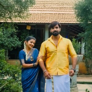 prathima thakur Instagram - ಶೂಟಿಂಗ್ ಗ್ಯಾಪಲ್ಲಿ 😄

Edited by - @ak_imagino

#colorskannada #trivikram #bbk11  #muddusose