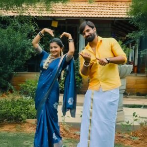 prathima thakur Instagram - ಶೂಟಿಂಗ್ ಗ್ಯಾಪಲ್ಲಿ 😄

Edited by - @ak_imagino

#colorskannada #trivikram #bbk11  #muddusose