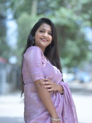 prathima thakur Instagram - ನನ್ನಿಂದ ಎಂದೂ ದೂರಾಗದಂತೆ♥️
Saree by @savandsilks