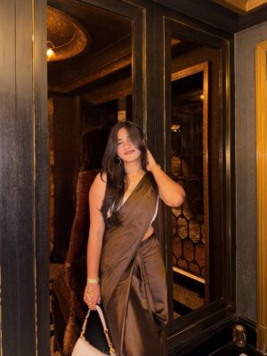 preet lakhanii Instagram - almost festive🧨
