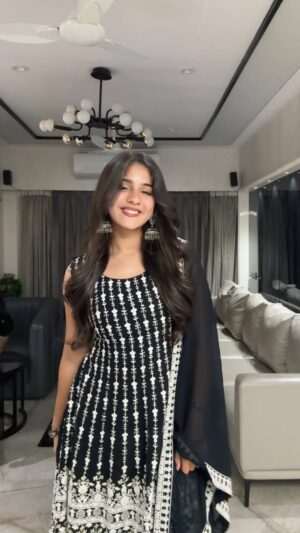 preet lakhanii Instagram - Diwali transition for y’all🌟🪔🎇

~Ignore tags 🏷~
#instagram #instagood #reels #reelsinstagram #instagramreels #transition #audio  #fyp #foryou #fy #fypage #fypシ #explore #explorepage #exploremore #trending #trendingreels #aesthetic #lipsync #diwali #diwalioutfit #desi #traditional