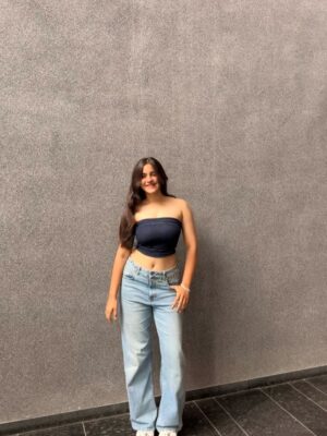 preet lakhanii Instagram - lowkey obsessed w this fit😋