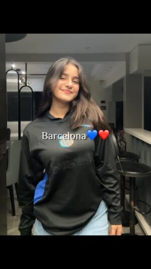 preet lakhanii Instagram - barca reels making a comeback😋

~ignore tags🏷️~
#football #barcagirlie #barcelona #barça #explorepage #foryou #instagram #explore #fyp #reelsinstagram #trendingreels #trending #instagood #jersey #viscaelbarça #viscabarca #fcbarcelona