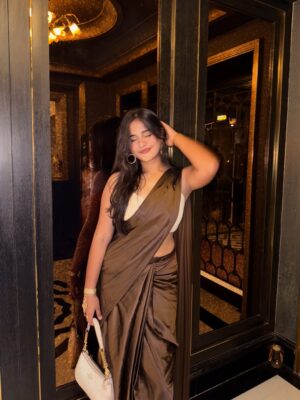preet lakhanii Instagram - almost festive🧨