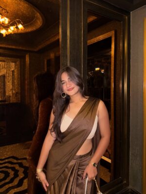 preet lakhanii Instagram - almost festive🧨