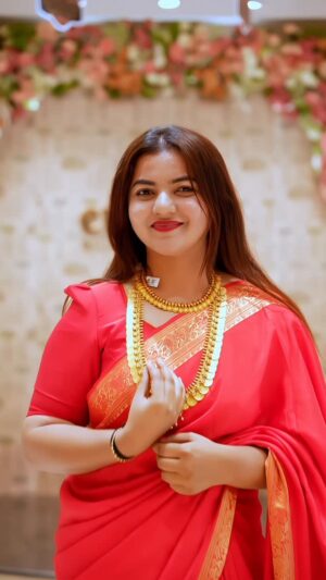 preethi nayaka Instagram - How I am looking 👀 comment madi🙈

Beautiful saree: @sitara_sanskriti 
VC : @_arun_ab_official_ 

#preethinayaka #sareelove #foryou #explore #viral
