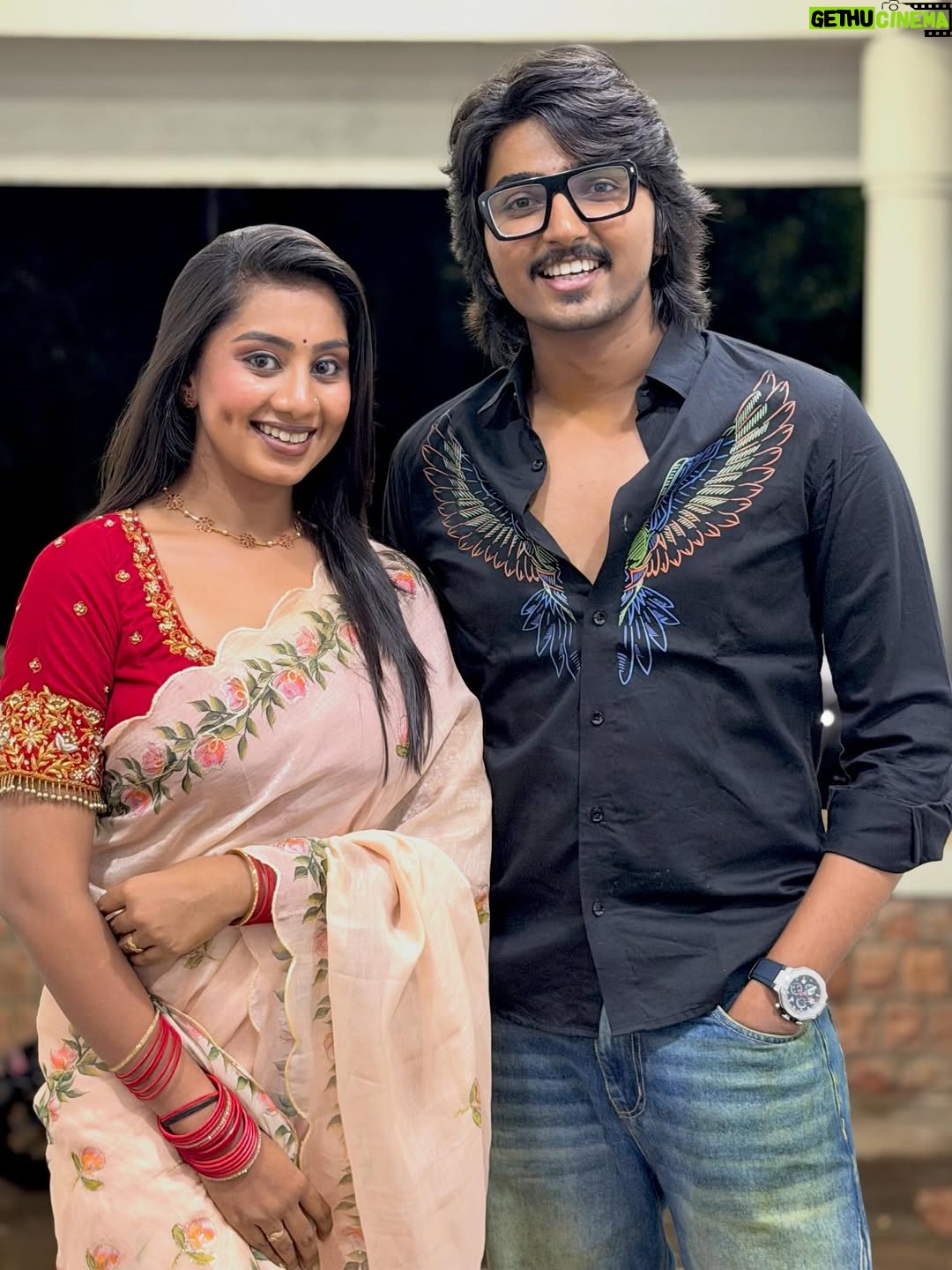 priya savadi - 30.4K Likes - Meet these Udaala’s 😍 on November 14th at your nearest Theatre❤️ All the Very best team UDAALA⚡️
Pakka Jawari Nam Uttar Karnataka movie. 

@pruthvishamanur_official @yogarajbhatofficial @amol.patil.anp @srustishamanur @renu_gopi_ @sumit._.sankoji @malunipanalsinger @siddharthganiga @veeresh._.pm 

#priyasavadi #belagavi #uttarkarnatakamandi #uttarkarnatakaspecial #ukmandi #jawari #udaala #trend #trendingnow #trendingsongs #viral #kannadathi #kannadamovies