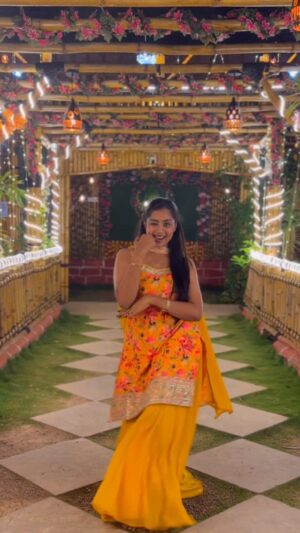 priya savadi Instagram - Bayiloneeeeeš„ā”ļø
#priyasavadi #belagavi #happiness #trendingreels #viral #trending #viralvideos #mine #explore #bayilongsleeve #bayilone #trendingsong