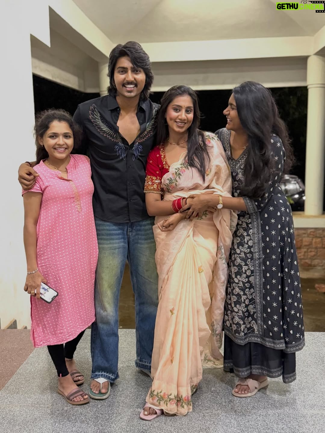 priya savadi - 30.4K Likes - Meet these Udaala’s 😍 on November 14th at your nearest Theatre❤️ All the Very best team UDAALA⚡️
Pakka Jawari Nam Uttar Karnataka movie. 

@pruthvishamanur_official @yogarajbhatofficial @amol.patil.anp @srustishamanur @renu_gopi_ @sumit._.sankoji @malunipanalsinger @siddharthganiga @veeresh._.pm 

#priyasavadi #belagavi #uttarkarnatakamandi #uttarkarnatakaspecial #ukmandi #jawari #udaala #trend #trendingnow #trendingsongs #viral #kannadathi #kannadamovies