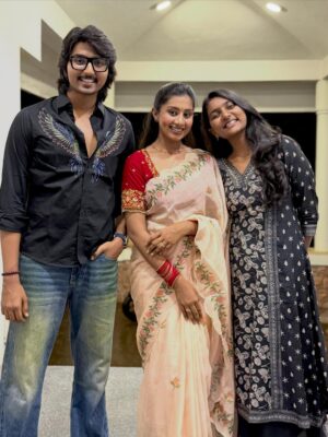 priya savadi Instagram - Meet these Udaalaās š on November 14th at your nearest Theatreā¤ļø All the Very best team UDAALAā”ļø
Pakka Jawari Nam Uttar Karnataka movie.
@pruthvishamanur_official @yogarajbhatofficial @amol.patil.anp @srustishamanur @renu_gopi_ @sumit._.sankoji @malunipanalsinger @siddharthganiga @veeresh._.pm
#priyasavadi #belagavi #uttarkarnatakamandi #uttarkarnatakaspecial #ukmandi #jawari #udaala #trend #trendingnow #trendingsongs #viral #kannadathi #kannadamovies