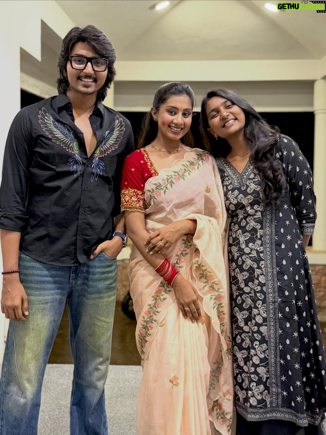 priya savadi - 30.4K Likes - Meet these Udaala’s 😍 on November 14th at your nearest Theatre❤️ All the Very best team UDAALA⚡️
Pakka Jawari Nam Uttar Karnataka movie. 

@pruthvishamanur_official @yogarajbhatofficial @amol.patil.anp @srustishamanur @renu_gopi_ @sumit._.sankoji @malunipanalsinger @siddharthganiga @veeresh._.pm 

#priyasavadi #belagavi #uttarkarnatakamandi #uttarkarnatakaspecial #ukmandi #jawari #udaala #trend #trendingnow #trendingsongs #viral #kannadathi #kannadamovies