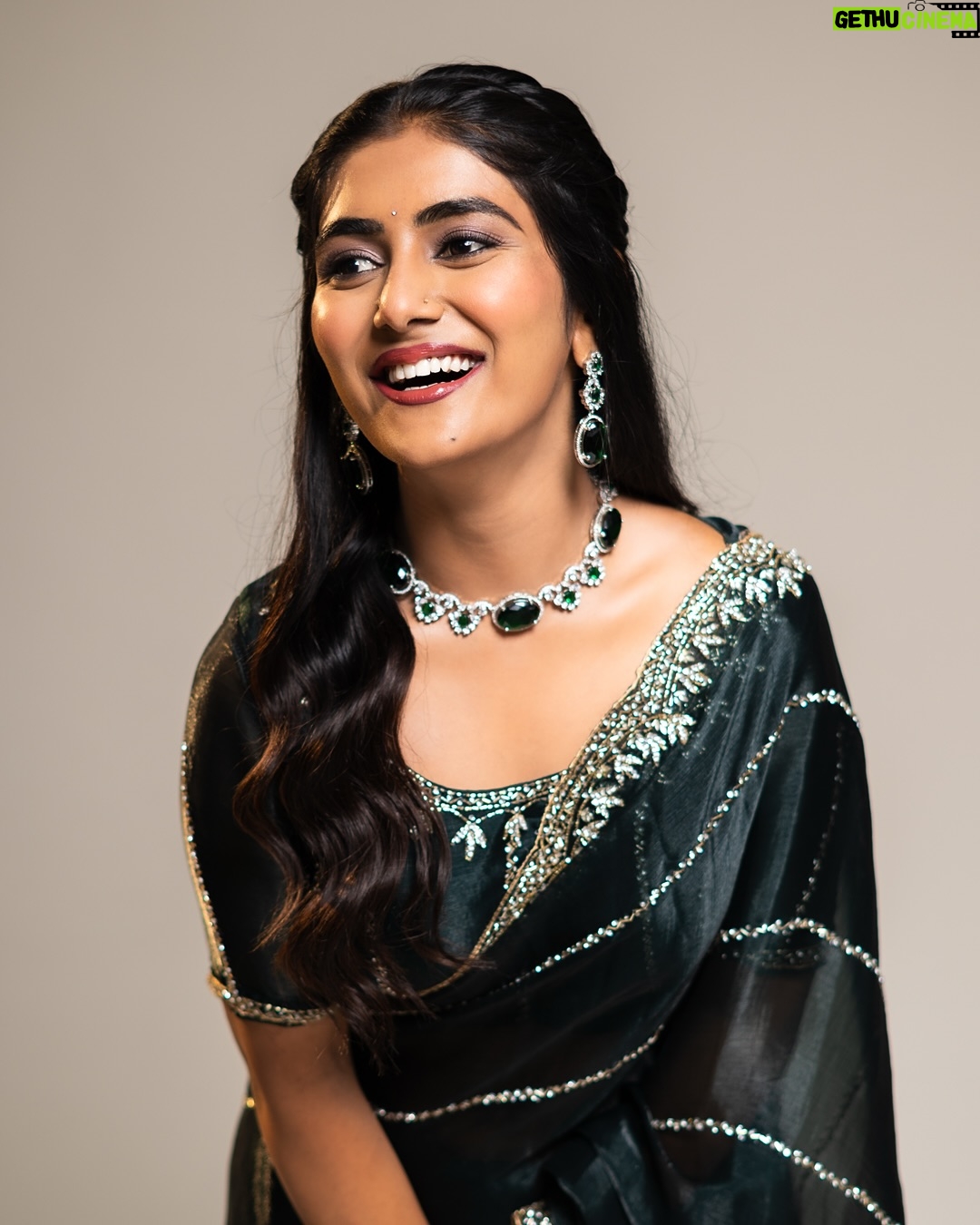 priyanka ds - 17.4K Likes - 🫣🎶🧿. 
Pic: @sumanvisuals 
Saree: @inayadesignerstudio 
MUA: @makeupstudiobyshanthala 
Hairstyle: @hairbylakshmi24 
Jewels: @purple_box_by_manasvi