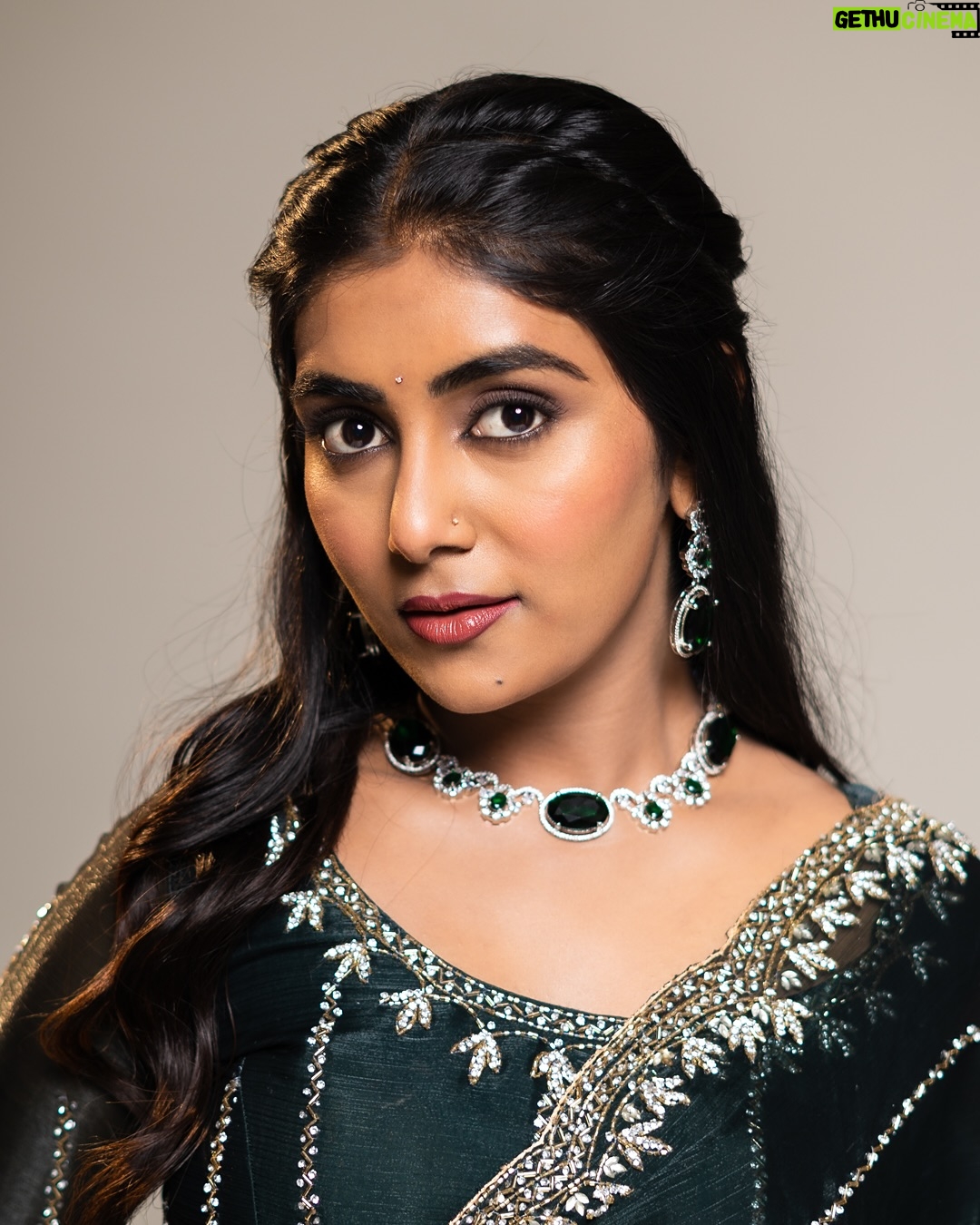 priyanka ds - 17.4K Likes - 🫣🎶🧿. 
Pic: @sumanvisuals 
Saree: @inayadesignerstudio 
MUA: @makeupstudiobyshanthala 
Hairstyle: @hairbylakshmi24 
Jewels: @purple_box_by_manasvi