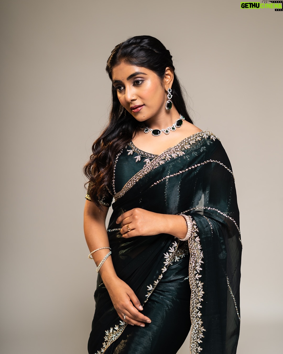 priyanka ds - 17.4K Likes - 🫣🎶🧿. 
Pic: @sumanvisuals 
Saree: @inayadesignerstudio 
MUA: @makeupstudiobyshanthala 
Hairstyle: @hairbylakshmi24 
Jewels: @purple_box_by_manasvi