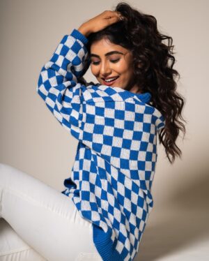 priyanka ds Instagram - 💙🤍…….. MU: @arushmakeover 
PC: @sumanvisuals …
Hairstyle: @hairartistrybynavya