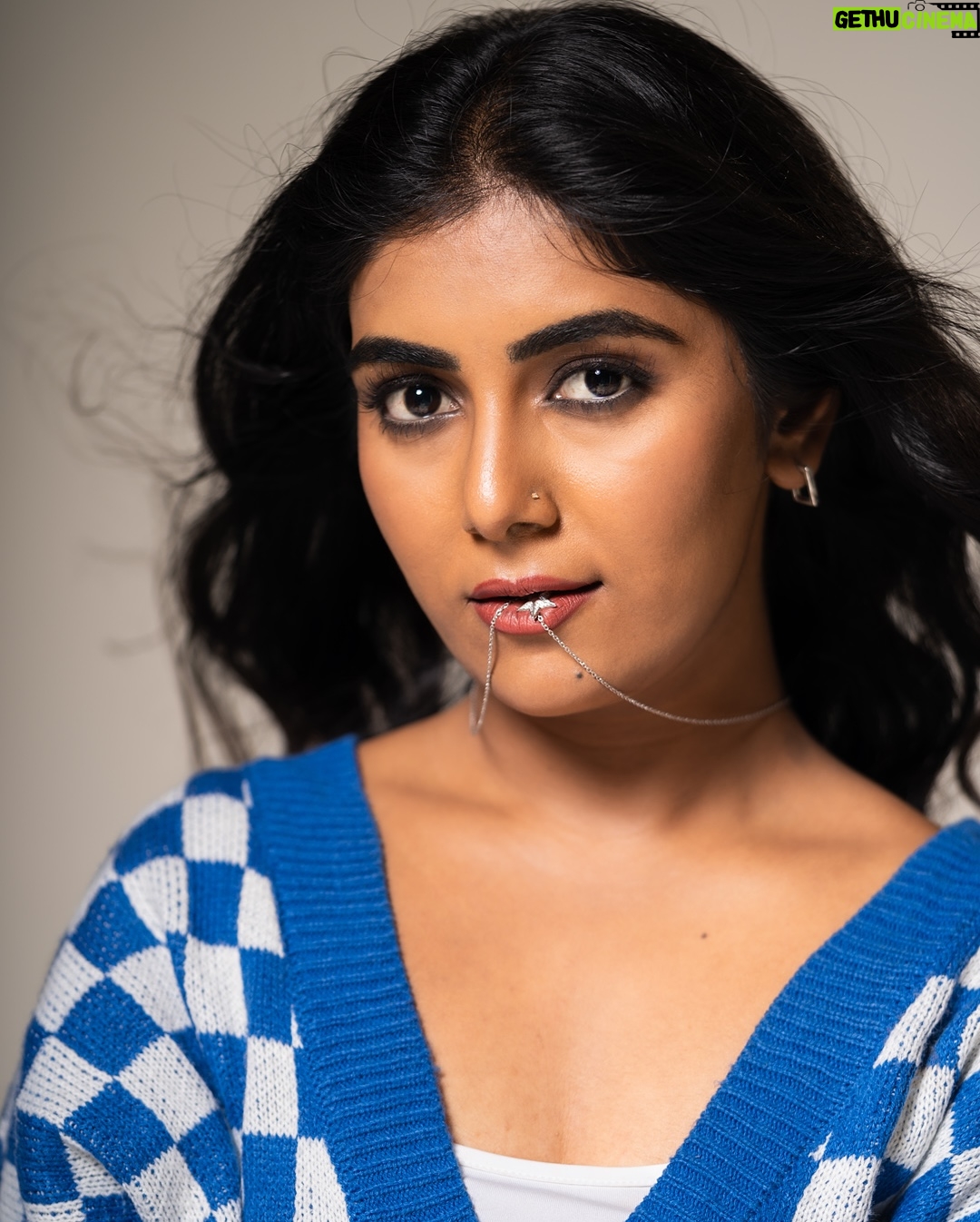 priyanka ds - 24.9K Likes - 💙🤍…….. MU: @arushmakeover 
PC: @sumanvisuals …
Hairstyle: @hairartistrybynavya