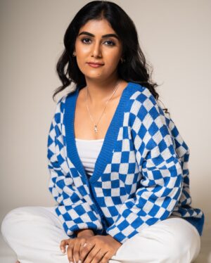 priyanka ds Instagram - 💙🤍…….. MU: @arushmakeover 
PC: @sumanvisuals …
Hairstyle: @hairartistrybynavya