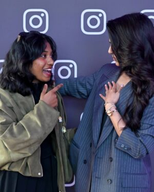 reenu Debnath Instagram - From watching @samantharuthprabhuoffl on TV to meeting her in person… what a feeling. 🥹❤️

thank you @metaindia 🎀

.

.#shorts #comedy #viral #trending #reels #feed #reelitfeelit #reelkarofeelkaro #reel #samantha #reenudebnath #instalike #instagood #reel