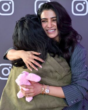 reenu Debnath Instagram - From watching @samantharuthprabhuoffl on TV to meeting her in person… what a feeling. 🥹❤️

thank you @metaindia 🎀

.

.#shorts #comedy #viral #trending #reels #feed #reelitfeelit #reelkarofeelkaro #reel #samantha #reenudebnath #instalike #instagood #reel