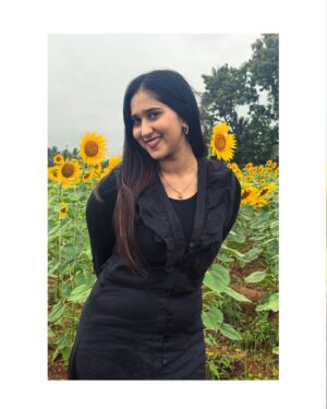 saakshi sb Instagram - Like sunflowers, we turn to the light, even on cloudy days🌻✨