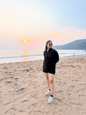 saakshi sb Instagram - Currently vibing with the waves🤪
