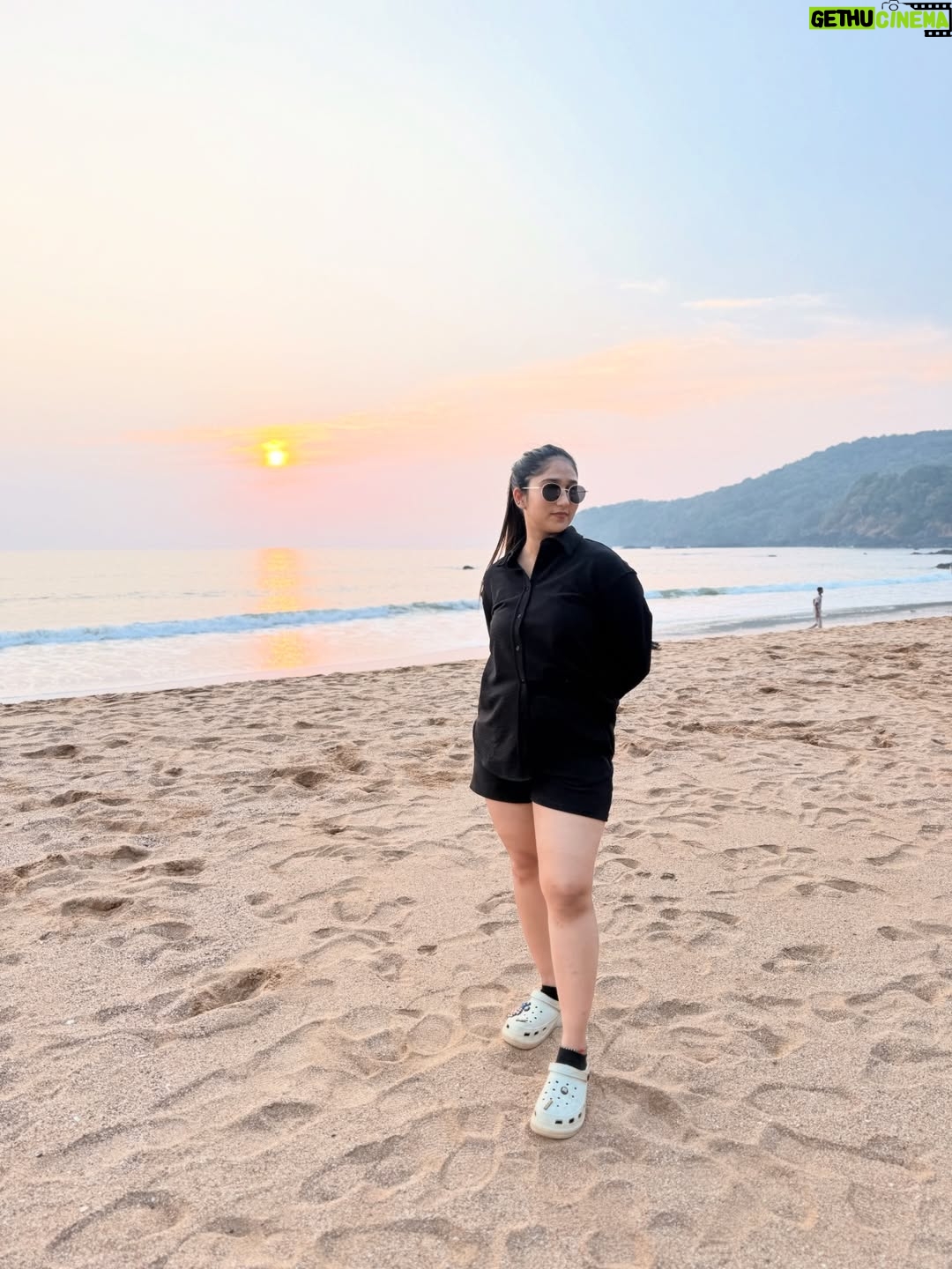 saakshi sb - 11.8K Likes - Currently vibing with the waves🤪