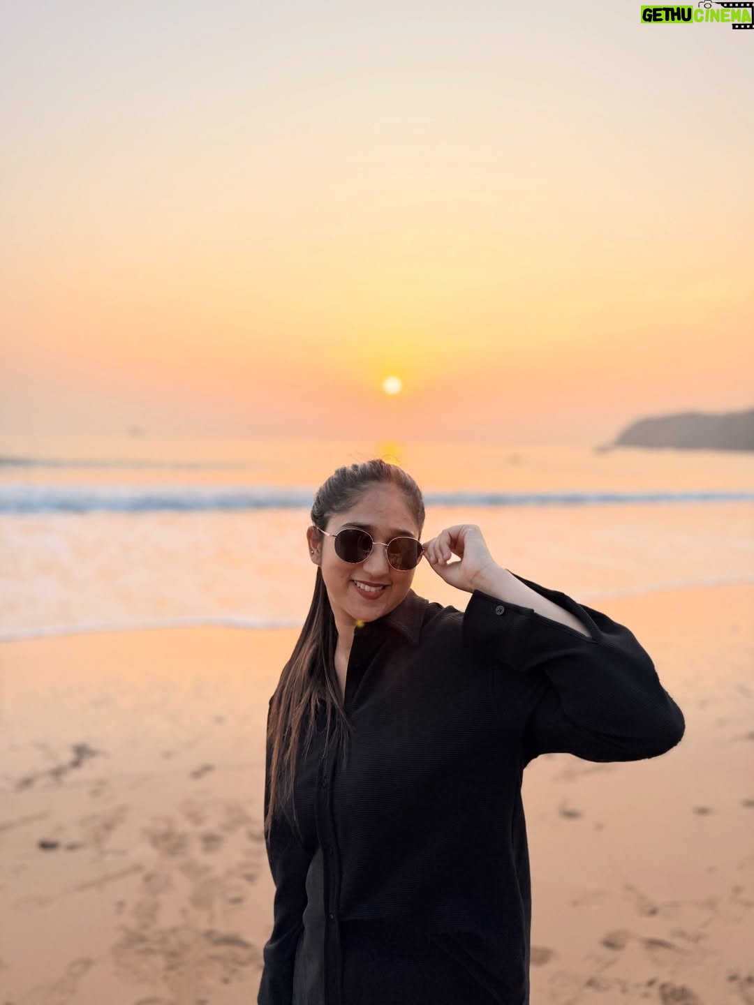 saakshi sb - 11.8K Likes - Currently vibing with the waves🤪