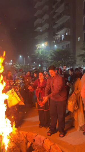 sabrina kaur Instagram - Lohri diyan bhot bhot mubarkan sareyan nu ♥️🧿