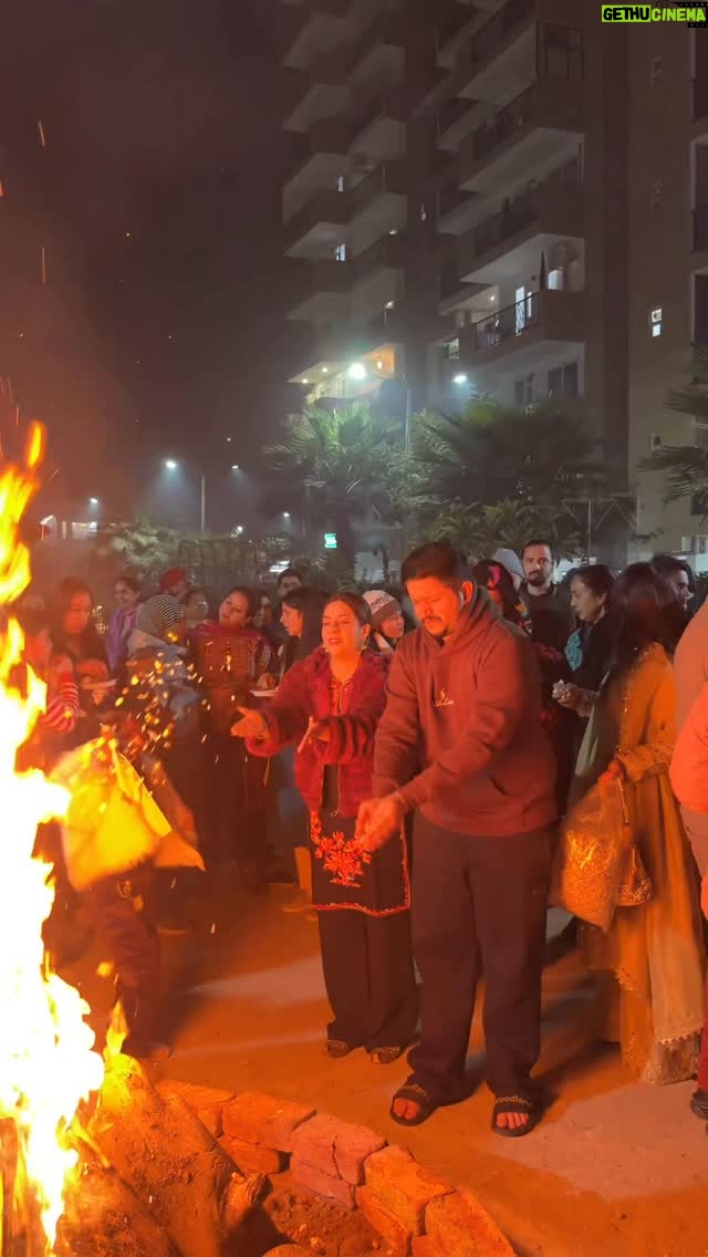 sabrina kaur - 17.5K Likes - Lohri diyan bhot bhot mubarkan sareyan nu ♥️🧿