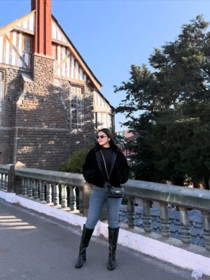 sheenam rajta Instagram - Fur season 🐻 
.
.
.
.
.
.
#furjacket#shimla#winteroutfitideas