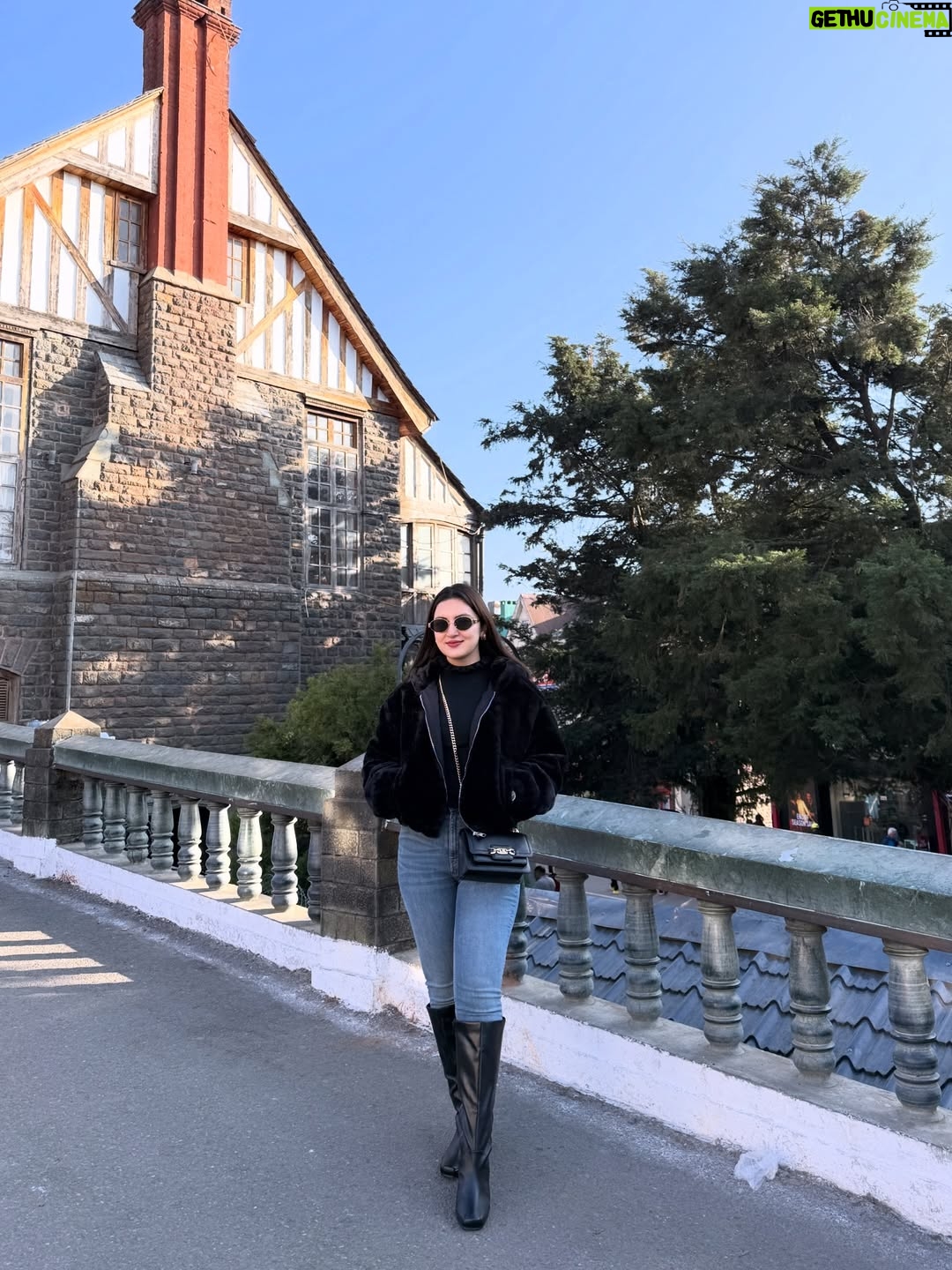 sheenam rajta - 7.2K Likes - Fur season 🐻 
.
.
.
.
.
.
#furjacket#shimla#winteroutfitideas