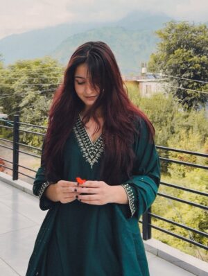 superva sharma Instagram - red haired baddie’s gone now and i kinda miss her🥲